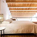 Homes Modern Cozy Townhouse With 2 Bedrooms And Patio In The Old Town 度假居