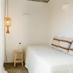 Homes Modern Cozy Townhouse With 2 Bedrooms And Patio In The Old Town 波尔蒂芒