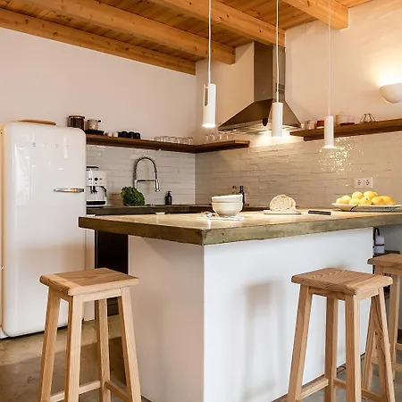 Homes Modern Cozy Townhouse With 2 Bedrooms And Patio In The Old Town * ポルティマン