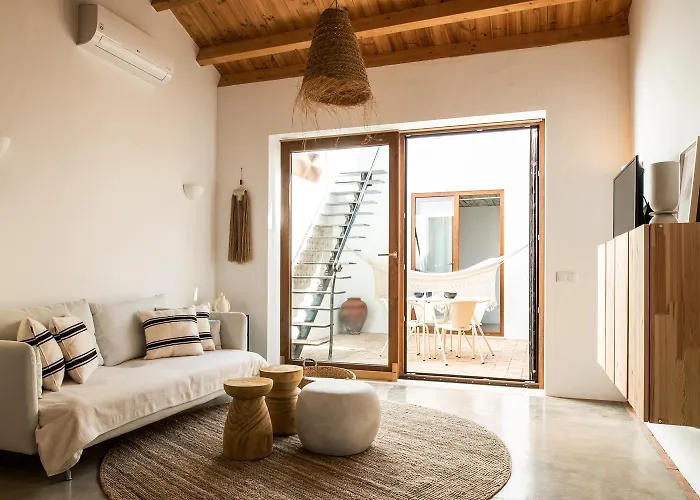 Homes Modern Cozy Townhouse With 2 Bedrooms And Patio In The Old Town בית נופש *