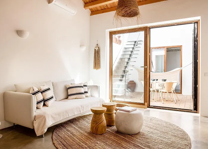 Homes Modern Cozy Townhouse With 2 Bedrooms And Patio In The Old Town בית נופש