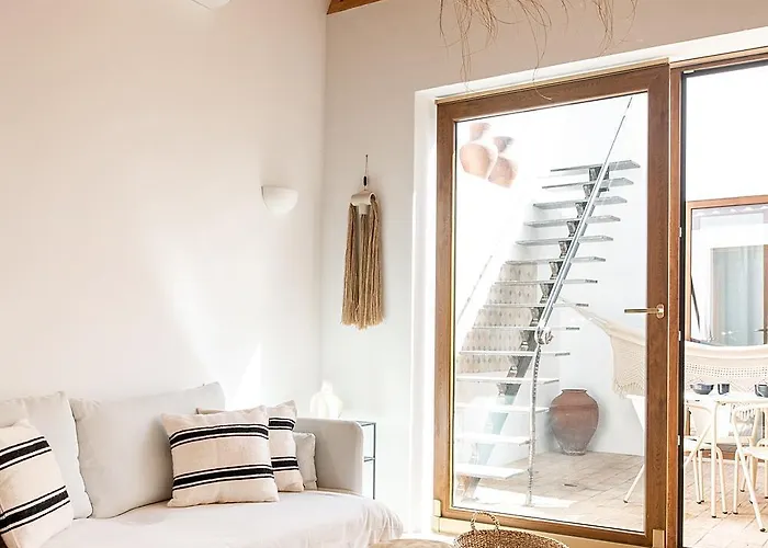 Homes Modern Cozy Townhouse With 2 Bedrooms And Patio In The Old Town בית נופש פורטימאו