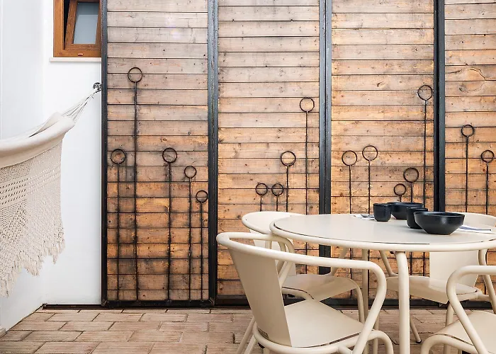 Homes Modern Cozy Townhouse With 2 Bedrooms And Patio In The Old Town בית נופש *