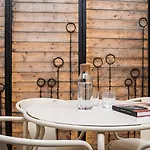 Homes Modern Cozy Townhouse With 2 Bedrooms And Patio In The Old Town Дом отдыха