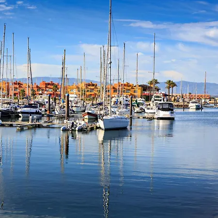 Дом отдыха Homes Modern Cozy Townhouse With 2 Bedrooms And Patio In The Old Town Портиман